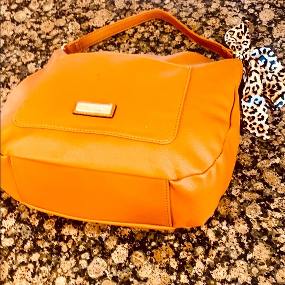 Gorgeous London Fog Hobo hand bag. - Picture 4 of 8